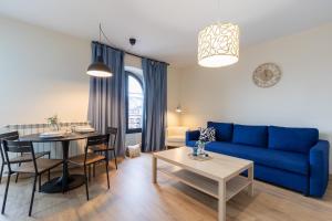 a living room with a blue couch and a table at INSIDEHOME Ciudad de Avilés in Avilés