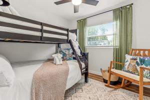 Ένα ή περισσότερα κρεβάτια σε δωμάτιο στο Modern & Cozy Midtown Charm Free Parking Fsu