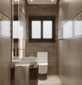 Un baño con lavabo, inodoro y espejo. en VIP Villa فيلا فاخرة, en Sheikh Zayed