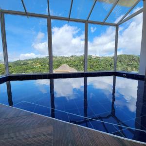 a swimming pool with a view of the sky at Pousada Kaliman Premium in Campos do Jordão