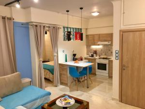 Kuchyň nebo kuchyňský kout v ubytování Piraeus Blue Grand Suite di Giorgio 10 mins from the port.