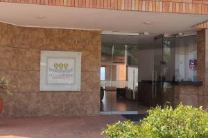 Et logo, certifikat, skilt eller en pris der bliver vist frem på Apartaestudio - Condo - En San Gil + 11 billeder