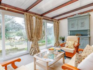 Χώρος καθιστικού στο 2 Bed in Newquay 82370