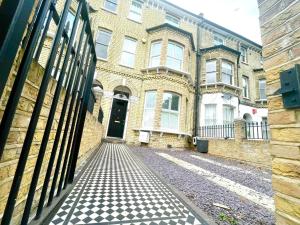 a brick building with a black door and a street at Luxury King-bed Ensuite With Quiet Private Patio in London