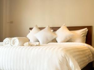 Postel nebo postele na pokoji v ubytování Botanic Boutique Hotel Surin Beach