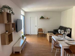 a living room with a table and a couch at Sea La Vie Tabaiba - Piscina, Parking & Tenis in Tabaiba