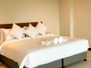 Postel nebo postele na pokoji v ubytování Botanic Boutique Hotel Surin Beach