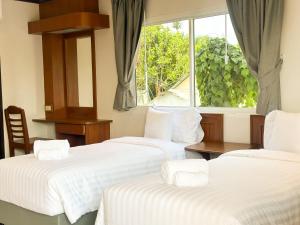 Postel nebo postele na pokoji v ubytování Botanic Boutique Hotel Surin Beach