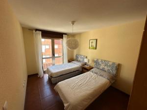 Posteľ alebo postele v izbe v ubytovaní PLAYA DE SAN VICENTE DE LA BARQUERA
