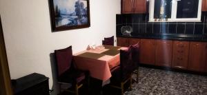 Kuchyň nebo kuchyňský kout v ubytování New Apartament