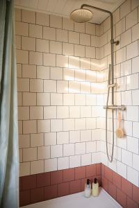 a bathroom with a bath tub with a shower at Modja Modja House in Kent