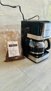 Kemudahan buat kopi dan teh di Manah Villa Batangas