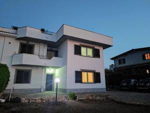 Budova, kde se apartmán nachází + 6 fotografií