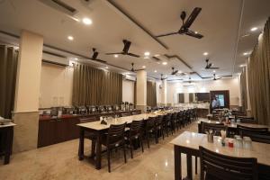 Konferenční prostory v ubytování Hotel New Sagar Priya !! Beachfront with Swimming Pool !! + 37 fotografií