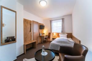 Postel nebo postele na pokoji v ubytování Hotel Schaider + 37 fotografií