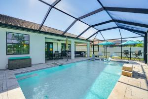 Hồ bơi trong/gần Canal-Front Cape Coral Retreat with Pool and Lanai!