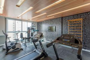 a gym with two treadmills and a treadmill at BHomy Pinheiros No melhor do bairro CA64 in São Paulo