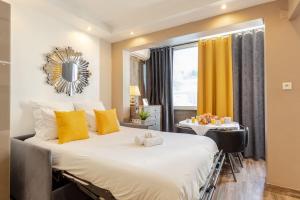 Postel nebo postele na pokoji v ubytování Studio Centre-Palais 7 min-Plages