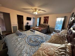 a bedroom with a large bed and a ceiling fan at Modern Bed & Breakfast In Abbotsford - Choose your Room Upstairs - S-1 - S-2 - S-3 in Abbotsford