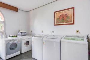 a laundry room with three washing machines and a washer and dryer at BHomy Jardins Próximo à Paulista PF93 in Sao Paulo