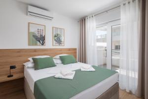 Giường trong phòng chung tại Dada Luxury Apartment A1