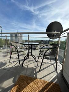 Balkón alebo terasa v ubytovaní 5th Floor Apartment