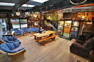 Area soggiorno di Chateau Backpackers & Motels