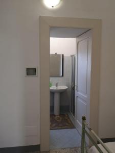 a bathroom with a sink and a white toilet at Appartamento Patty in Cannole