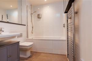 a bathroom with a toilet and a shower and a sink at Luxury 2BR Overlooking Portland Gardens in Bristol