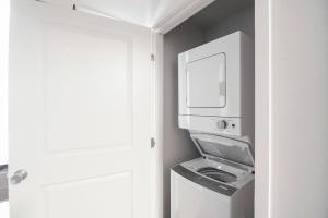a bathroom with a washing machine and a microwave at 2Bdrm Apartment 2 Blocks Away from UNC with Gym in Greeley