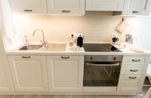 A kitchen or kitchenette at Casa vacanze La Scala d'Oro