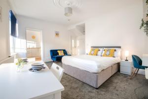 a bedroom with a bed and a blue couch at Royal Ashton Hotel in Taunton