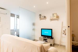 A television and/or entertainment centre at Casa vacanze La Scala d'Oro