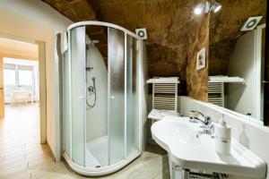 A bathroom at Casa vacanze La Scala d'Oro