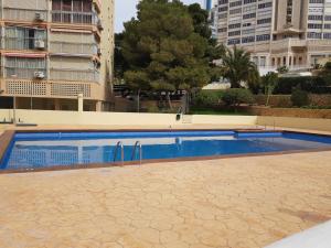 basen w środku budynku w obiekcie Don Miguel 1-Fincas Benidorm w mieście Benidorm
