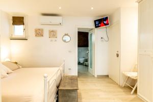 A bed or beds in a room at Casa vacanze La Scala d'Oro