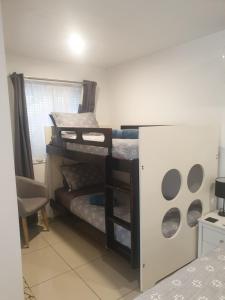 a bedroom with two bunk beds in a room at Hostel-Style GUESTHOUSE - for 18-35yrs in Caloundra