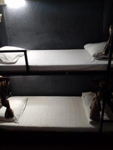 Postel nebo postele na pokoji v ubytování Bapuji Dormitory Hostel Mumbai