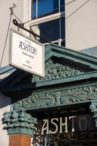 Sertifikat, nagrada, logo ili drugi dokument prikazan u objektu Royal Ashton Townhouse - Taunton