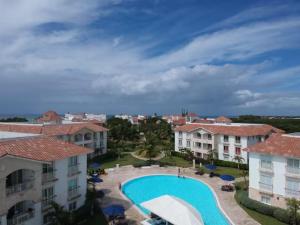una vista aérea de un complejo con piscina en Beach/ Pool Apartment Cadaques Bayahibe en La Romana