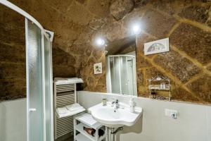 A bathroom at Casa vacanze La Scala d'Oro