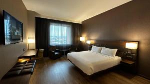 Postel nebo postele na pokoji v ubytování AC Hotel by Marriott San Jose Escazu