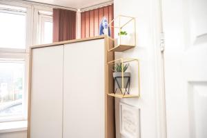 a room with a white cabinet with two shelves at Bvapartments Deighton in Huddersfield