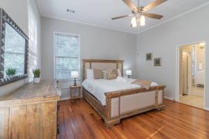 a bedroom with a bed and a ceiling fan at Mighty Mildred- Historic-Walkable-Mins to Riverwalk in Columbus