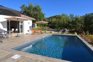 Bazén v ubytování Villa Prestige Dominici By Monarca nebo v jeho okolí