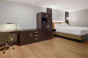 Gallery image of Quality Suites Lake Charles Downtown in Lake Charles