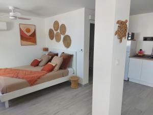 Llit o llits en una habitació de COCON DES ANTILLES