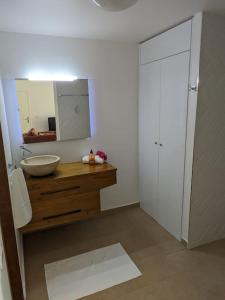 a bathroom with a sink and a mirror at L'orchidée de Montebello in Petit-Bourg