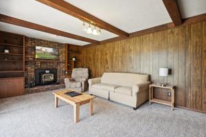 Gallery image of Near Shopping & Dining- The South Bend Bungalow in Granger