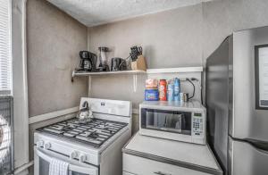 A kitchen or kitchenette at Near Shopping & Dining- Magic in Midtown- Unit B